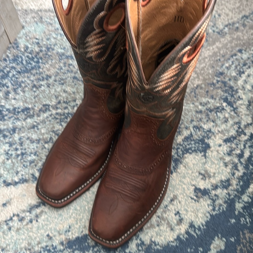 Brown/tan Ariat Boots